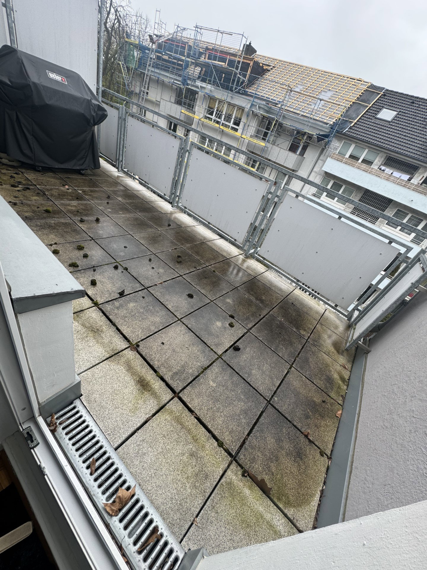 Balkon vor der Reinigung